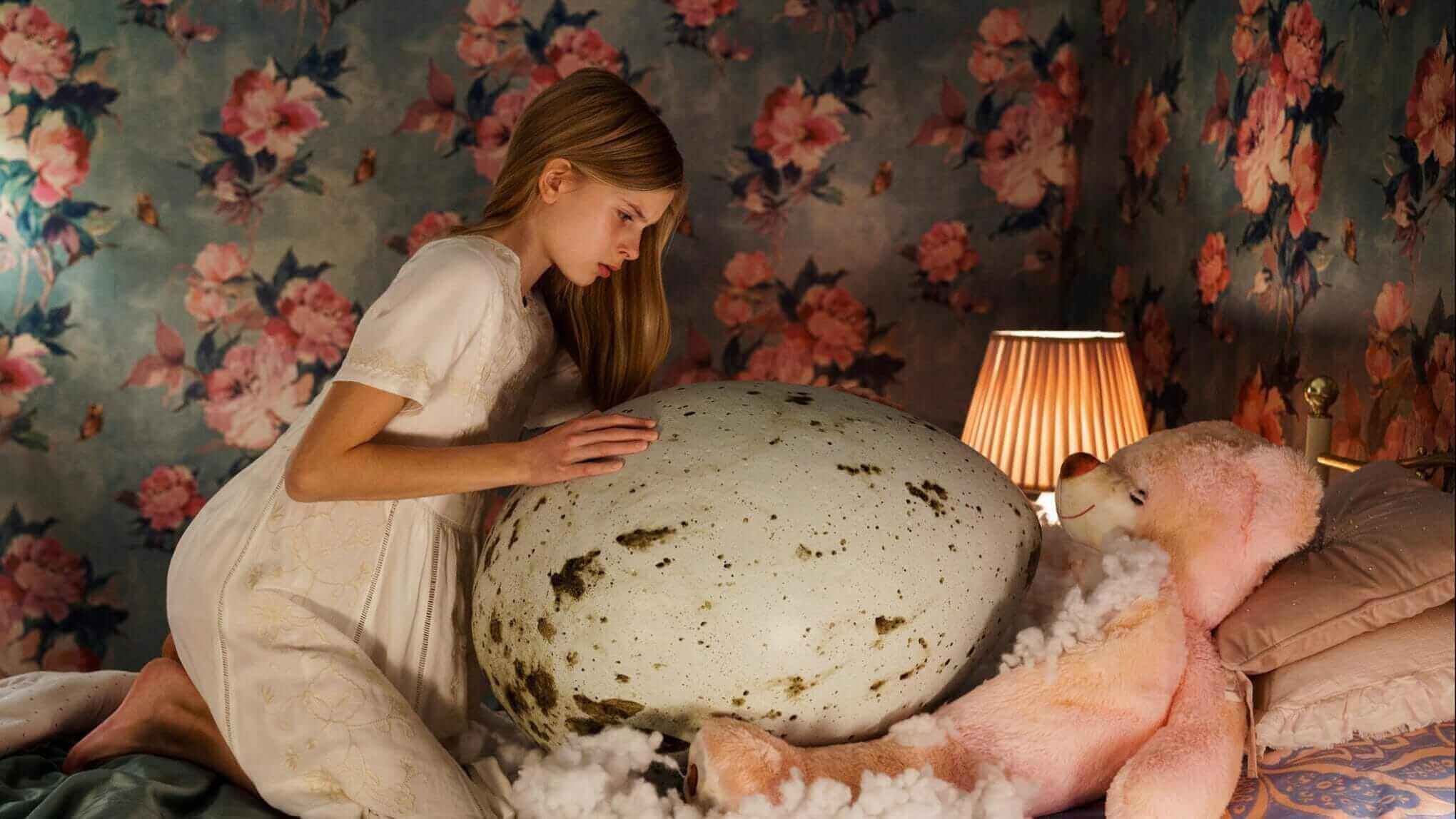 Hatching – Still 1 (2022)