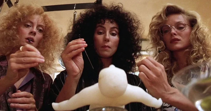 6b4aad20ed6049f4b542bce229729b7baa 25 witches of eastwick.rsocial.w1200 Mama Mia! 10 Horror Movies You Can Watch With Mom 14 The Witches of Eastwick